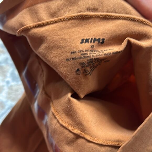 NWOT mid waist capri shaping leggings 2x - Picture 6 of 6